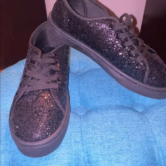 Shoes - Picture 3 of 6